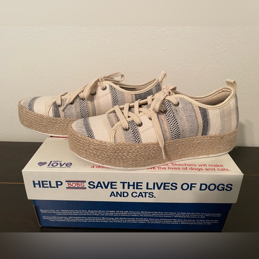 NEW Bob’s by Sketchers canvas shoes size 7 1/2